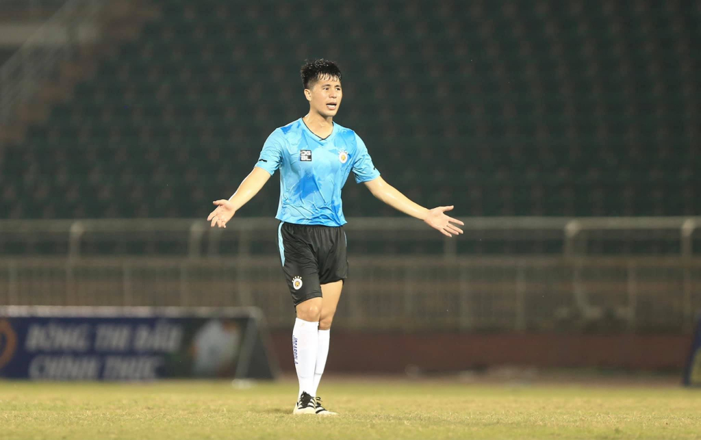 Sai lầm hàng thủ khiến Hà Nội FC thua tan nát Sài Gòn FC