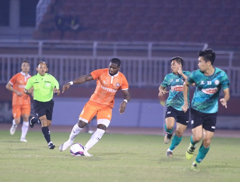 Không Công Phượng, TP.HCM thua đau tân binh V.League