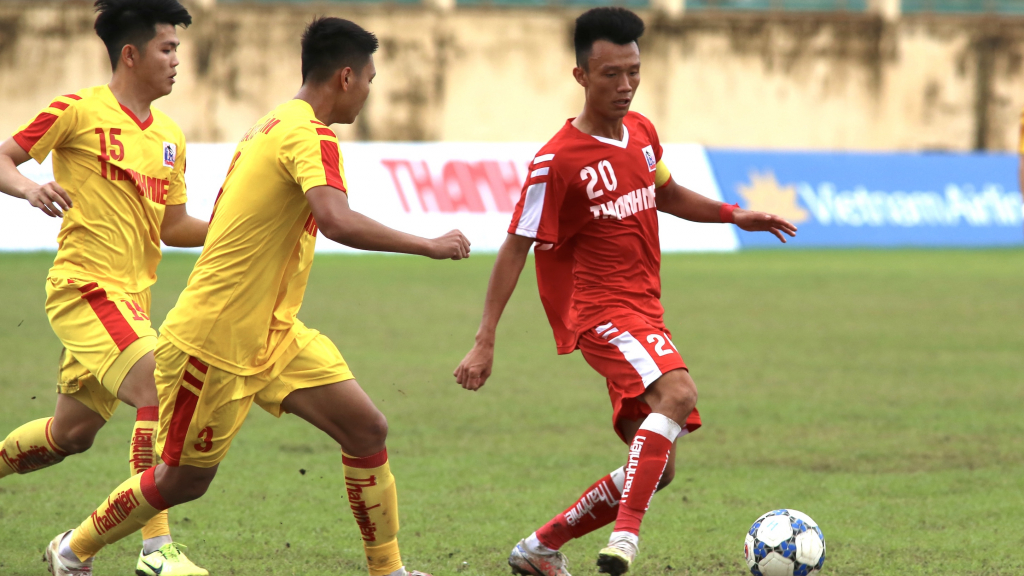 HLV U21 Nam Định nói gì khi tuyển thủ U22 Việt Nam chơi tệ?