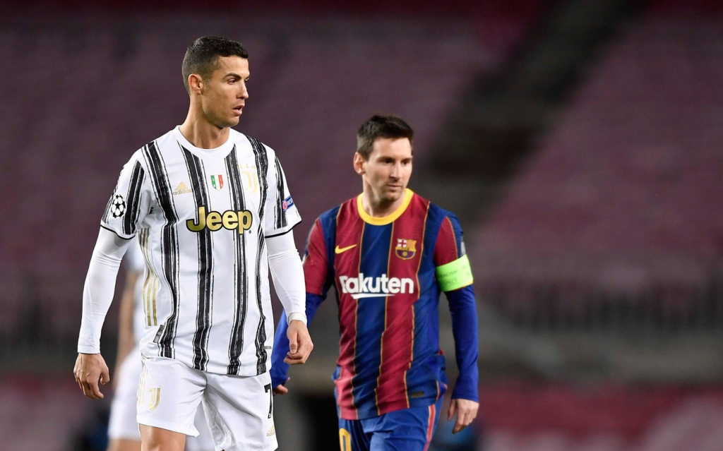 Ronaldo toả sáng ngày Messi im tiếng, Juventus thắng đậm Barcelona để có ngôi đầu bảng