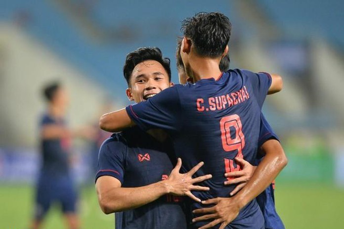 3 tuyển thủ Thái Lan chuẩn bị ra mắt cựu vương Ngoại hạng Anh