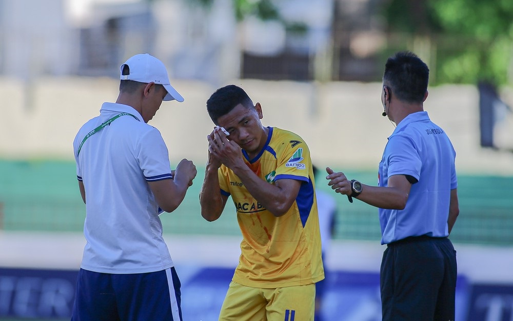 V-League hoãn, nhiều cầu thủ Sông Lam Nghệ An điêu đứng