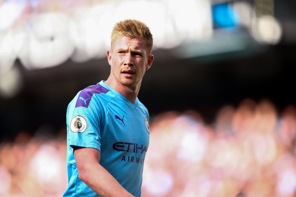 Hợp đồng mới của De Bruyne với Man City bị đình trệ