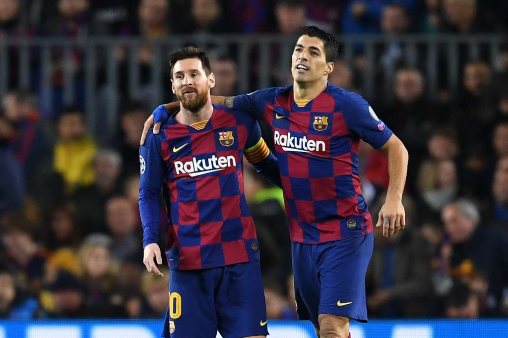 Giữa tâm bão ở Barcelona, vẫn có Suarez bên cạnh Messi