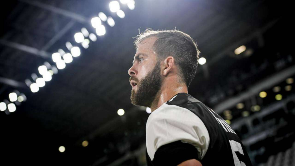 Miralem Pjanic phát biểu sau khi dương tính với Covid-19