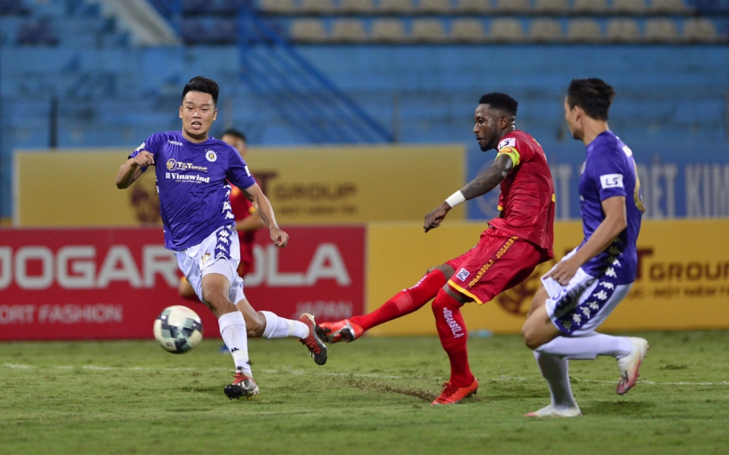 Quang Hải trở lại, Hà Nội FC vẫn bị chia điểm vì người cũ