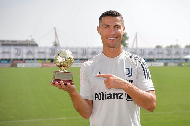 Ronaldo nhận giải thưởng danh giá trước thềm mùa giải mới