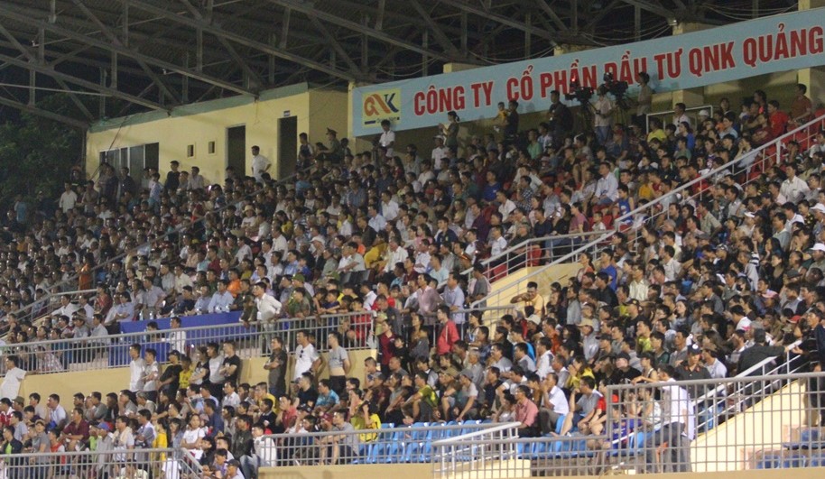 Trận Quảng Nam vs Hà Nội FC vòng 12 V-League đón khán giả