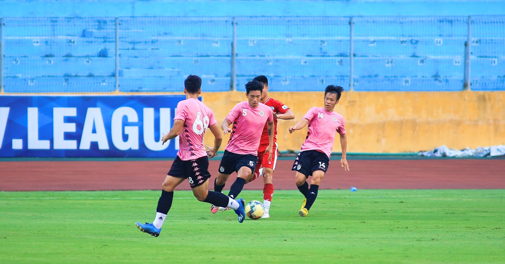 Văn Hậu góp sức, Hà Nội FC thắng tưng bừng trước Viettel
