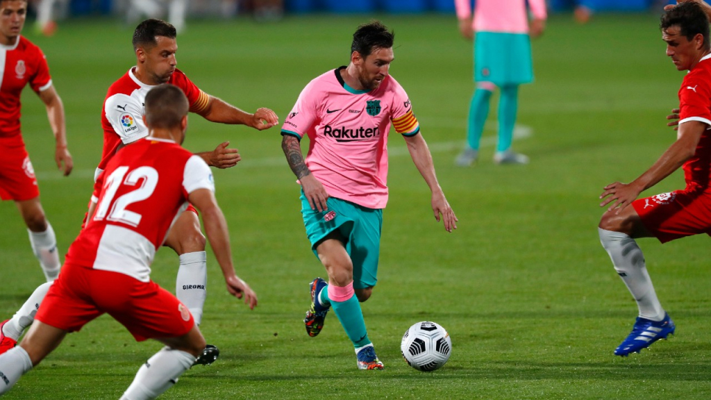 VIDEO: Ngả mũ trước 2 siêu phẩm đẳng cấp của Messi