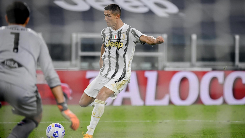 VIDEO: Ra chân nhanh như điện, Ronaldo có bàn đầu tiên tại Serie A 2020/21
