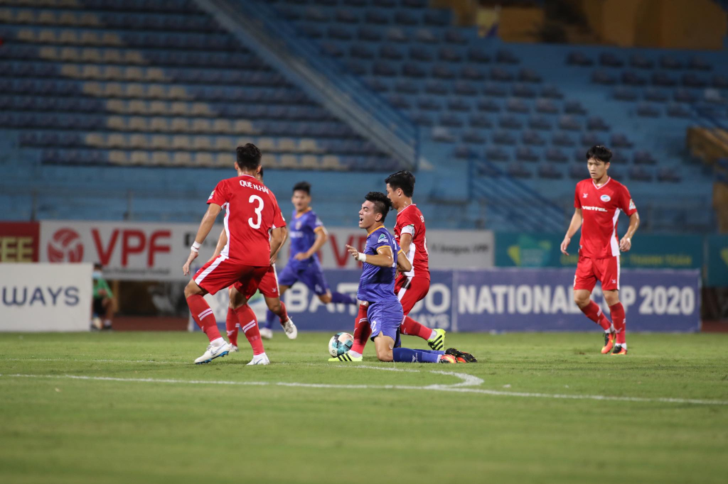 Thua đậm Viettel, HLV B.Bình Dương lấy Barca làm “lá chắn”