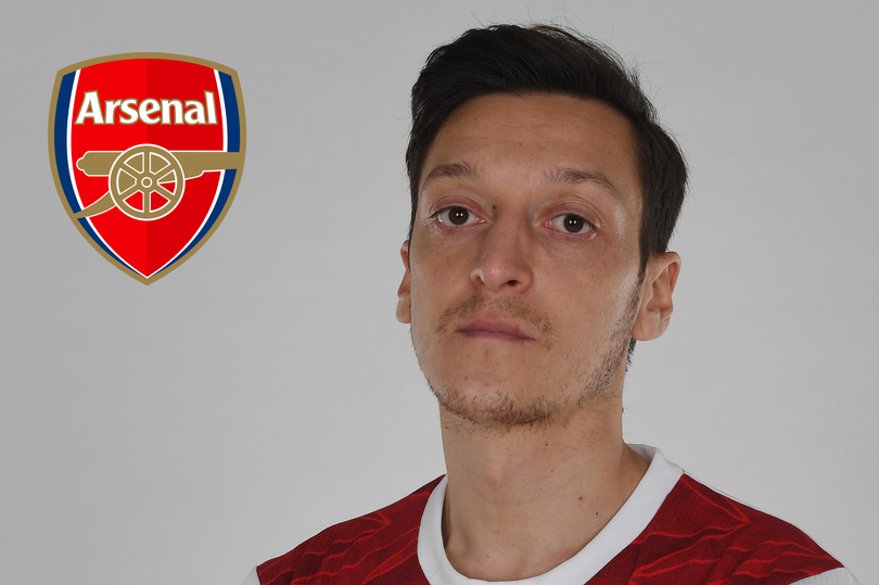 Vừa nói lời yêu Arsenal, Ozil đã nhận cái kết đắng