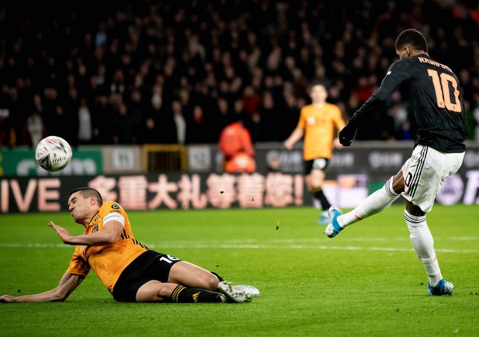 Hàng công của Man United dứt điểm quá tệ trước Wolves