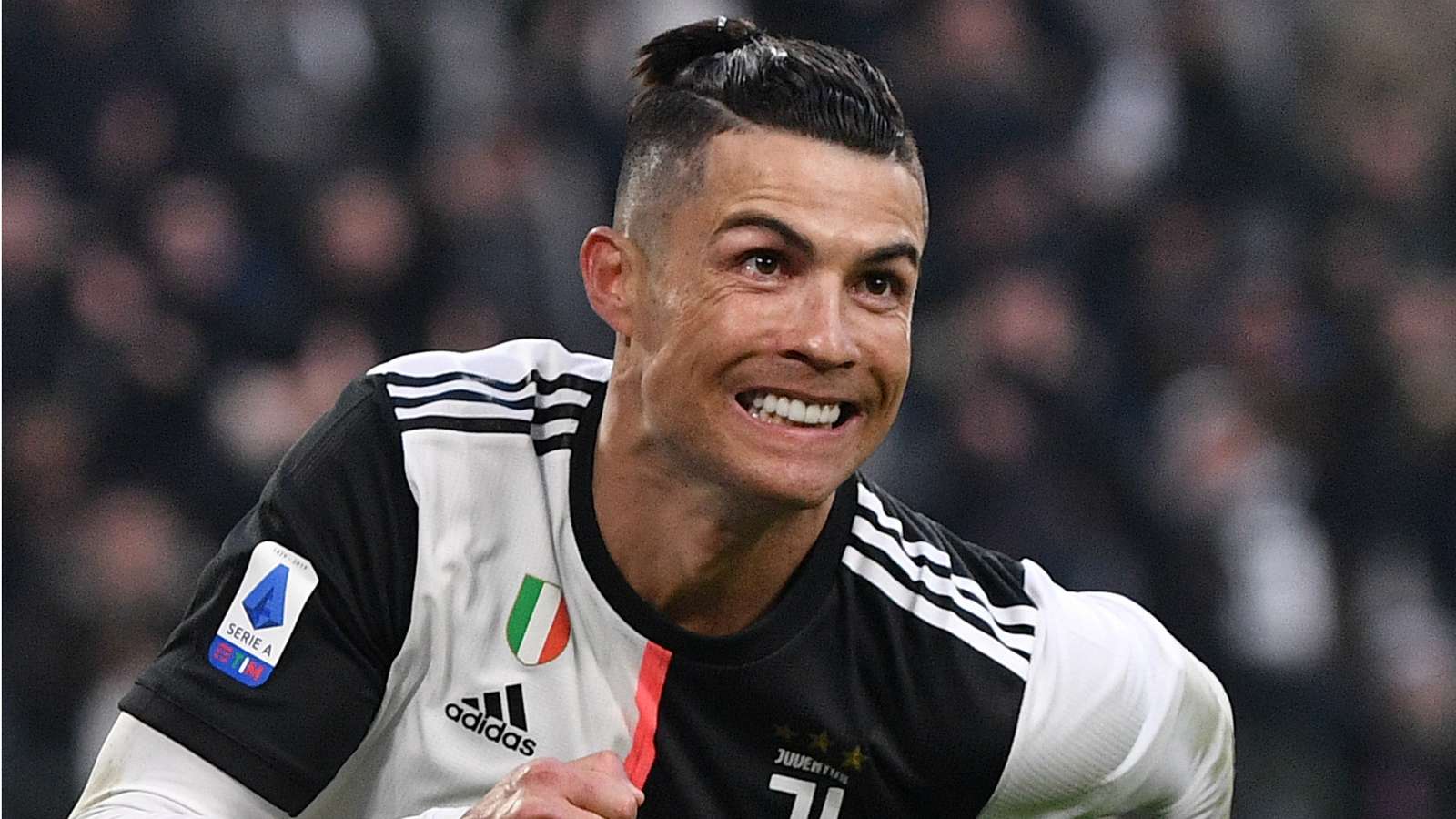 Ronaldo san bằng kỷ lục khó tin sau cú hat-trick đầu tiên tại Serie A