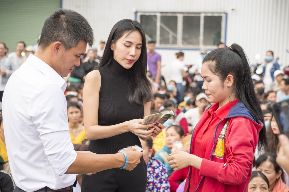 Công Vinh: “Tôi yêu nhất ở Thủy Tiên là tấm lòng nhân hậu”