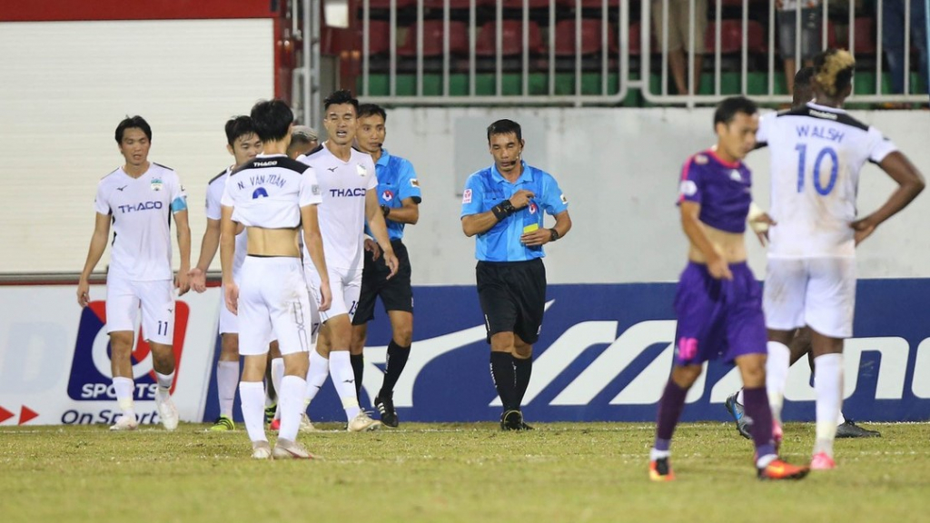 HLV HAGL chỉ trích hàng thủ sau trận thua Sài Gòn FC
