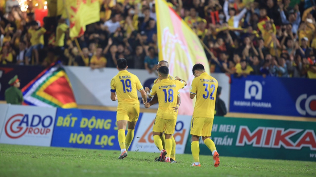 Thua Hải Phòng, Nam Định lỡ cơ hội trụ hạng sớm V-league 2020