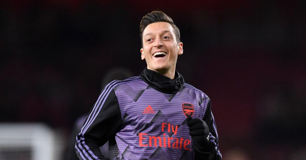 Không làm vẫn có ăn, Ozil dễ dàng kiếm 8 triệu bảng từ Arsenal nhờ thỏa thuận khó đỡ