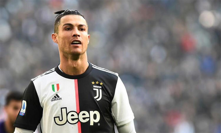 NÓNG: Ronaldo dương tính với Covid-19