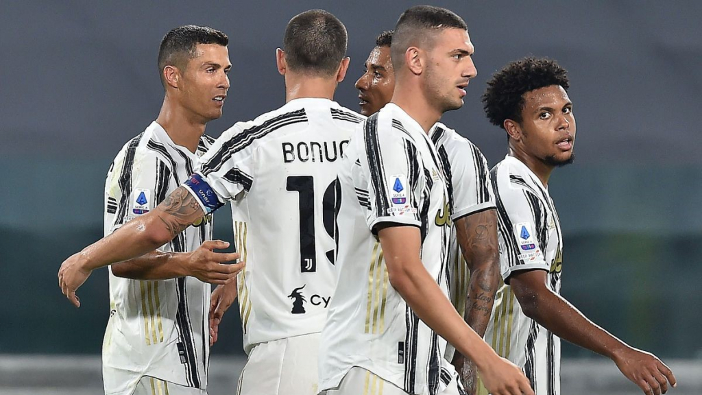 Ronaldo và toàn đội Juventus bị cách ly vì Covid-19
