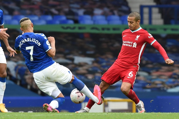 Sau Van Dijk, tới lượt Thiago khiến Liverpool âu lo