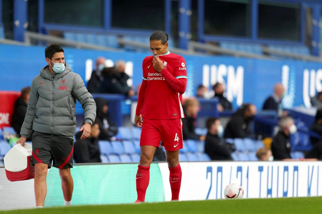 Van Dijk nguy cơ nghỉ hết mùa giải: Liverpool sẽ sống trong sợ hãi