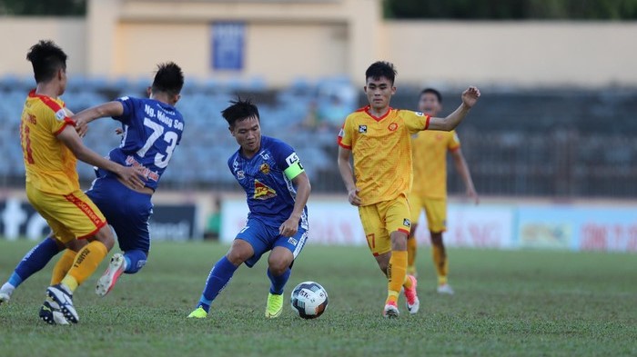 V-league chỉ có 1 đội xuống hạng: CLB mừng, NHM lo!