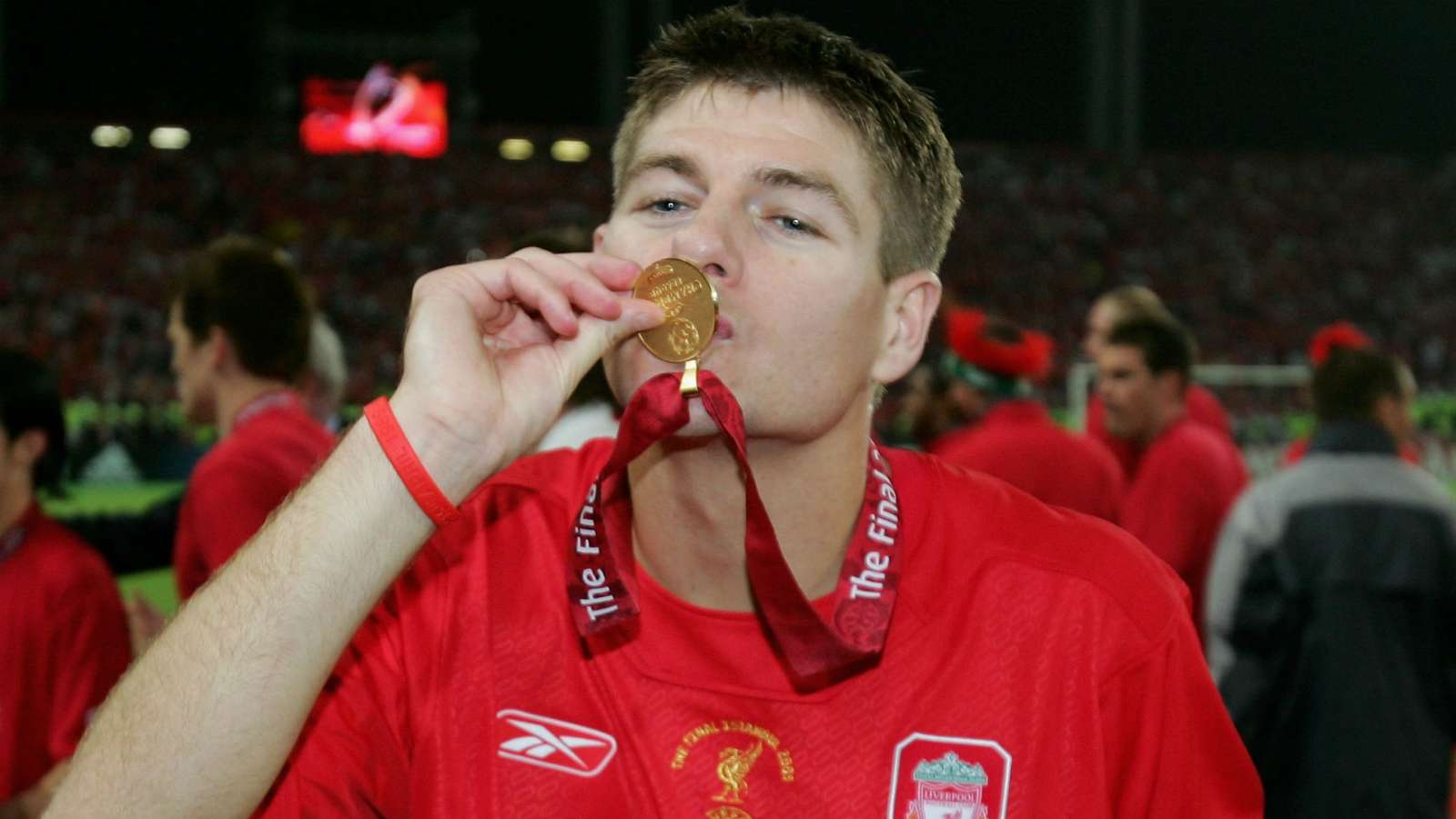 CEO Liverpool phủ nhận tin đồn ký hợp đồng với Gerrard