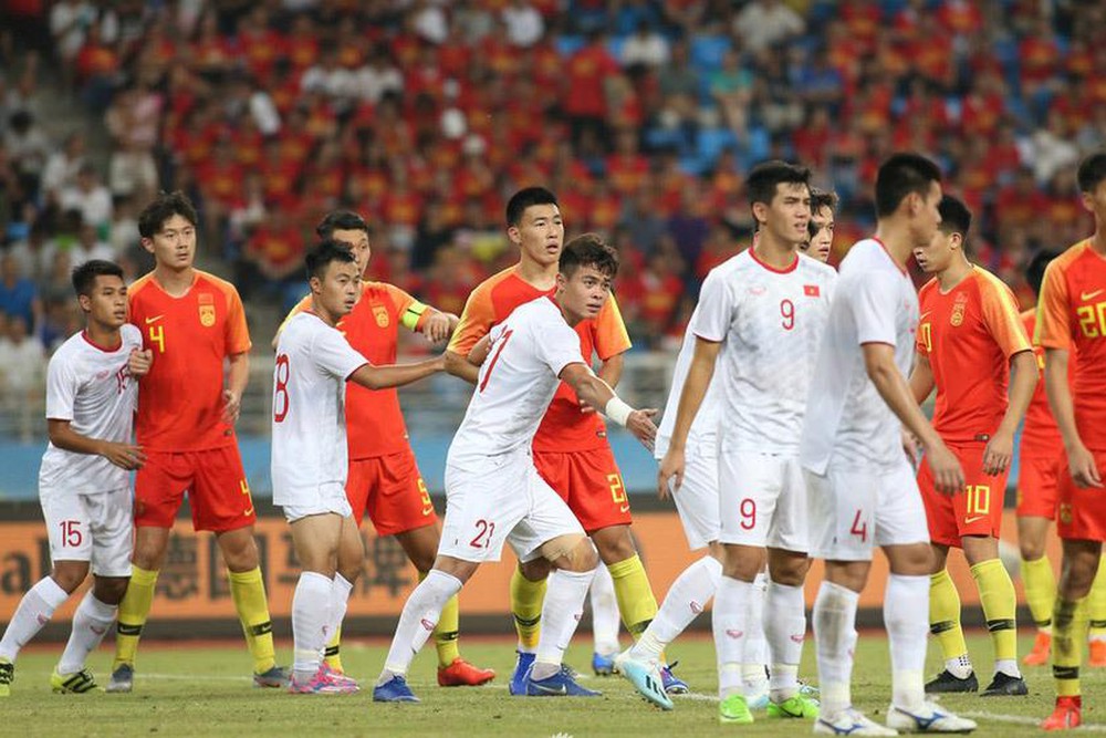 Truyền thông Hàn Quốc đánh giá bóng đá Trung Quốc đã lạc hậu so với Việt Nam