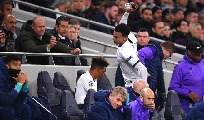 Dele Alli vùng vằng với Mourinho, đập phá đồ đạc vì bị thay ra sớm