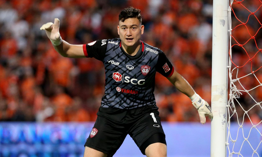 Văn Lâm đang phải ngôi dự bị tại Muangthong United