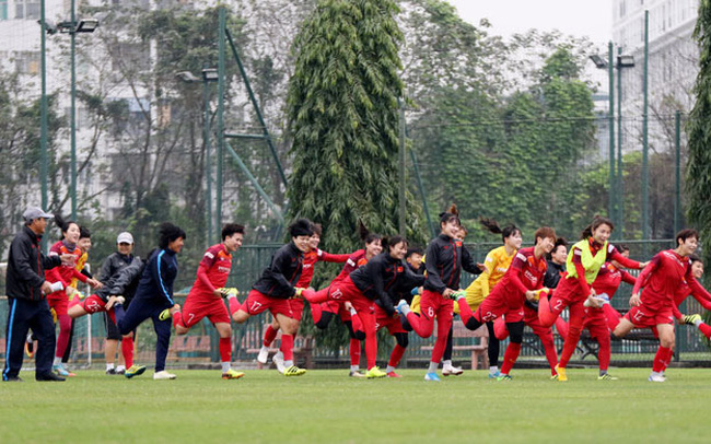 Hoàng Thị Loan cùng đồng đội tích cực tập luyện cho vòng play-off Olympic 2022