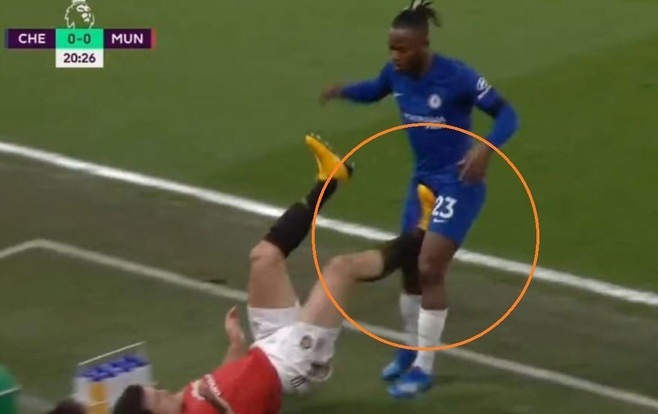 Maguire nói về tình huống gây tranh cãi với Batshuayi ở đại chiến Chelsea – MU