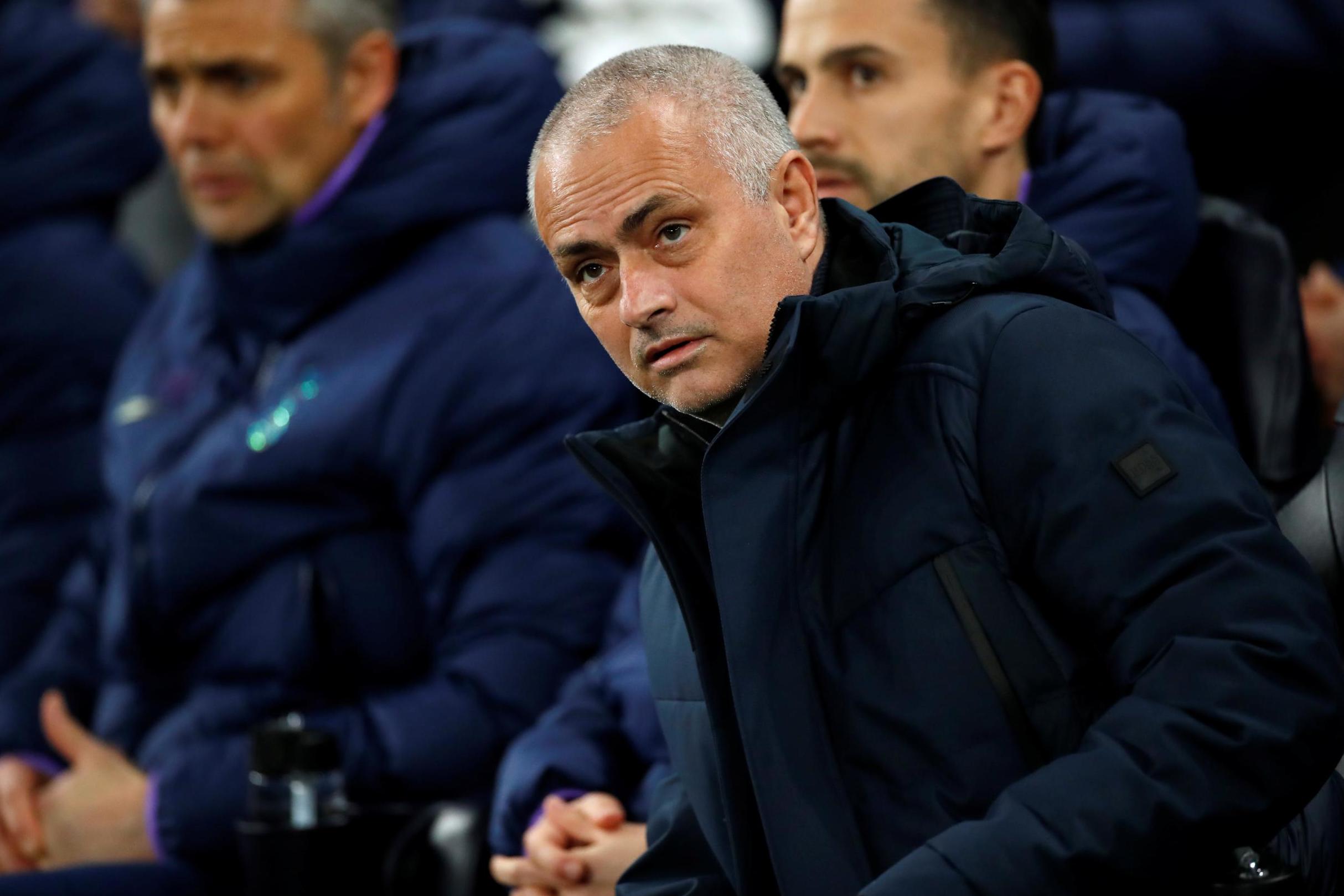 Mourinho bất ngờ đề cao Chelsea, ủng hộ đối thủ giành top 4