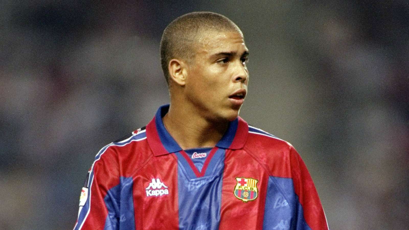 Ronaldo cay đắng thừa nhận bị Barcelona đẩy ra đường