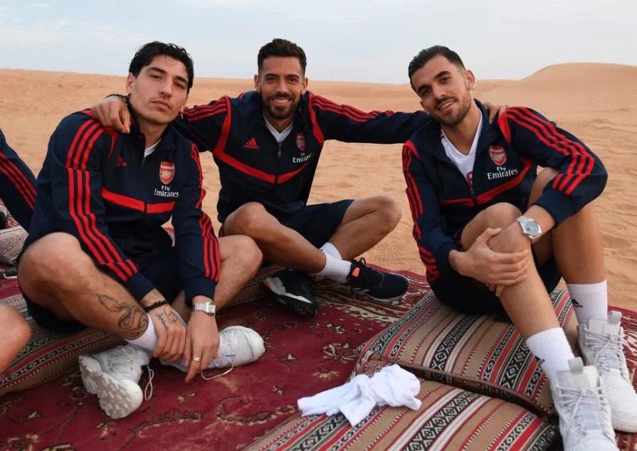 Sao Arsenal vui vẻ ở Dubai, thoải mái cưỡi lạc đà dịp ngoại hạng Anh nghỉ Đông