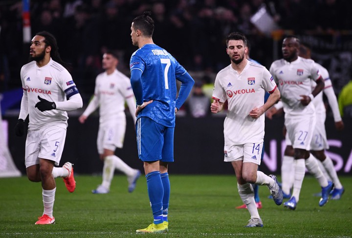 Sarri “đanh đá” chê học trò thiếu hiểu biết về chiến thuật sau trận thua của Juventus