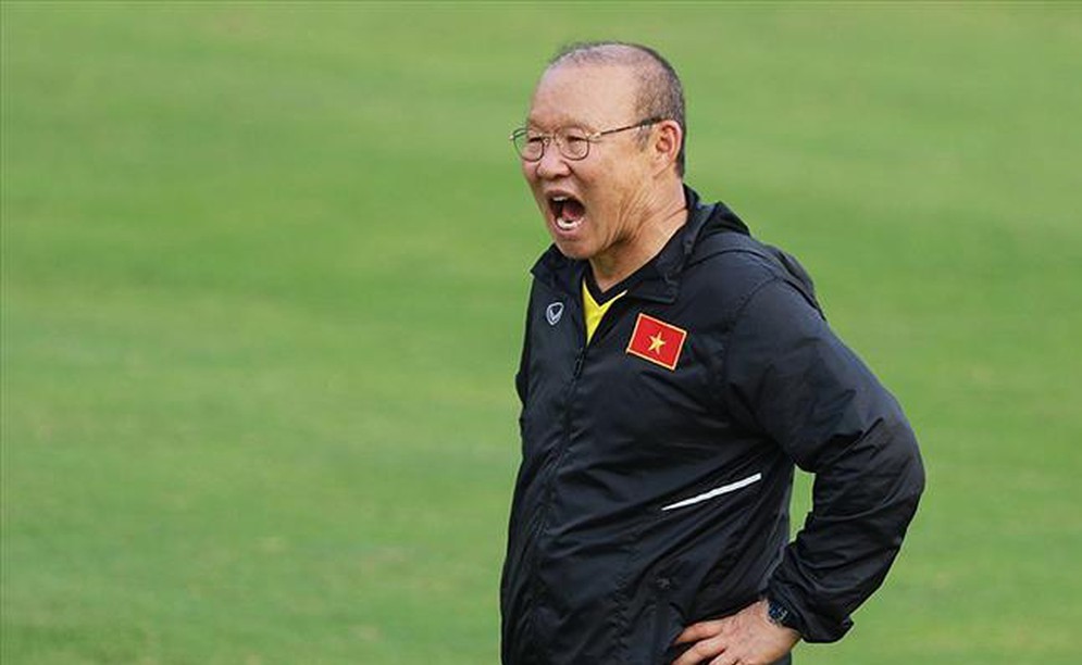 Vì sao HLV Park Hang Seo bị đuổi ở SEA Games nhưng lại bị AFC cấm chỉ đạo?