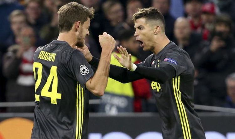 Ronaldo tự cách ly, không về Juventus vì đồng đội nhiễm Covid-19
