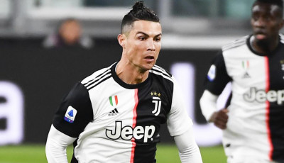 Ronaldo chấp nhận giảm gần 100 tỉ tiền lương giữa mùa Covid-19