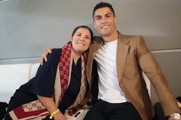 Mẹ Ronaldo đã phải nhập viện vì đột quỵ