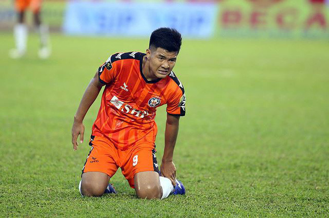 Hà Đức Chinh bất ngờ nhập viện, lỡ vòng 1 V-League 2020