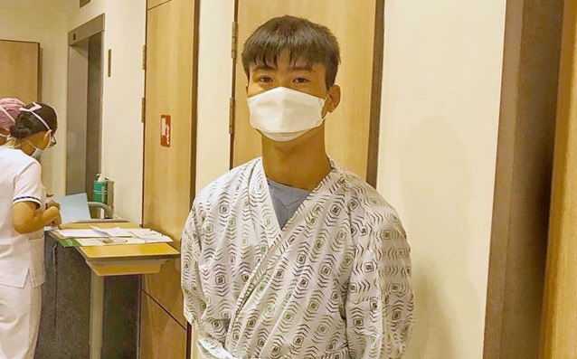 Hình ảnh đầu tiên của Duy Mạnh trước khi phẫu thuật tại Singapore
