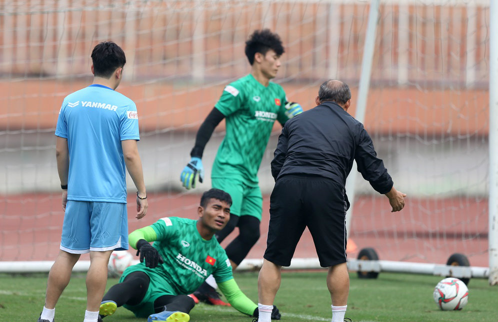 SỐC: Cầu thủ U23 Việt Nam nhận án phạt nặng do tiêu cực khi thi đấu
