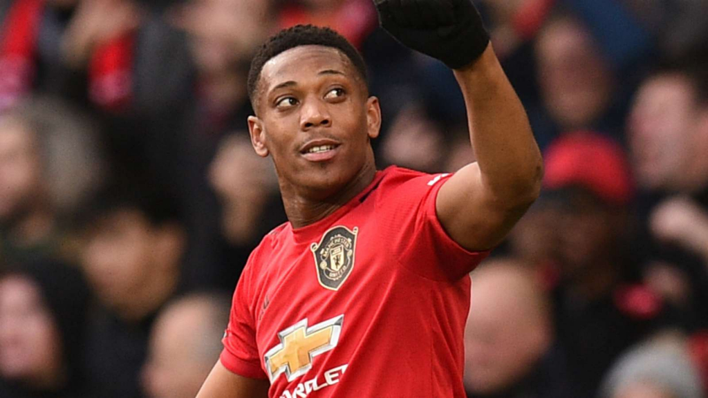 Martial tái lập thành tích của huyền thoại Cantona ở derby Manchester 