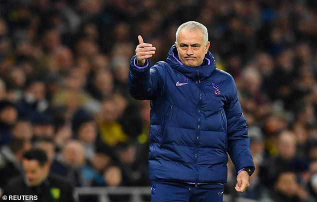 Mourinho xin ban lãnh đạo Tottenham… được thua 1 trận sau khi bị loại khỏi FA Cup