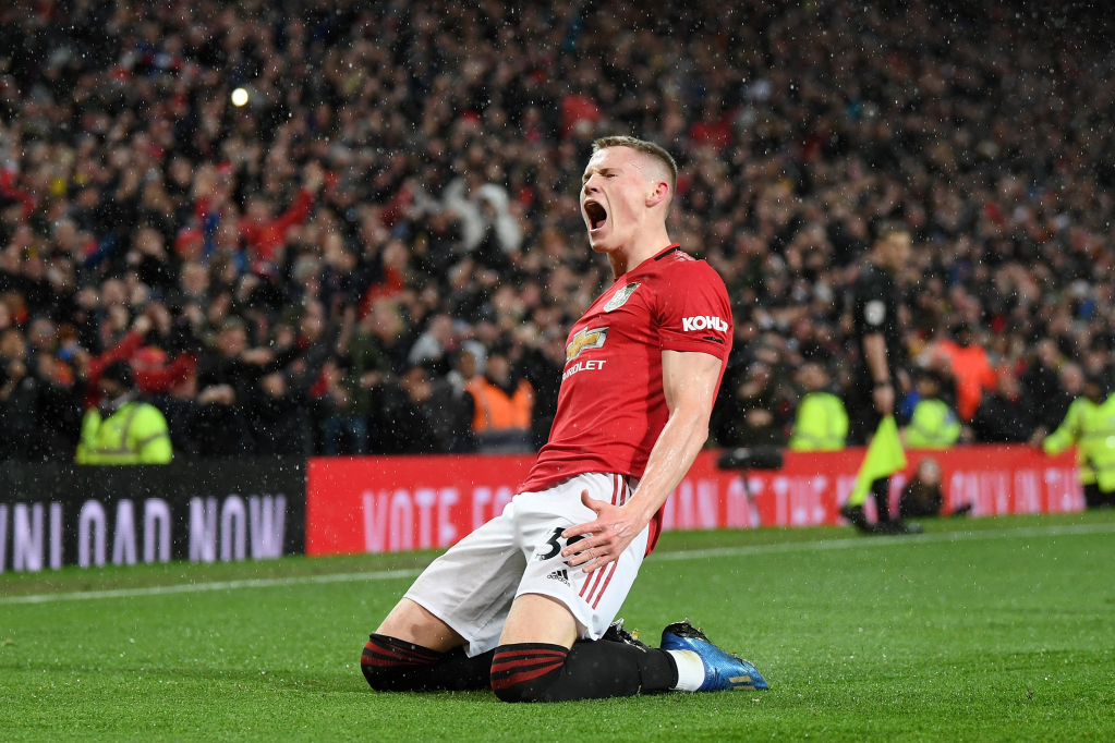 Kết quả Ngoại hạng Anh vòng 29: Thành Manchester màu đỏ