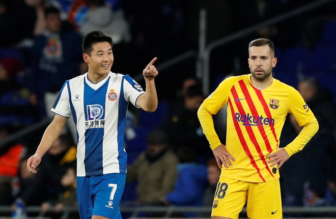 Sao Trung Quốc từng ghi bàn vào lưới Barcelona dương tính với Covid-19