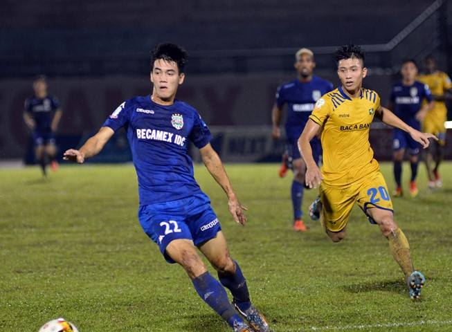 Văn Đức tỏa sáng, Sông Lam Nghệ An có chiến thắng đầu tiên tại V-League